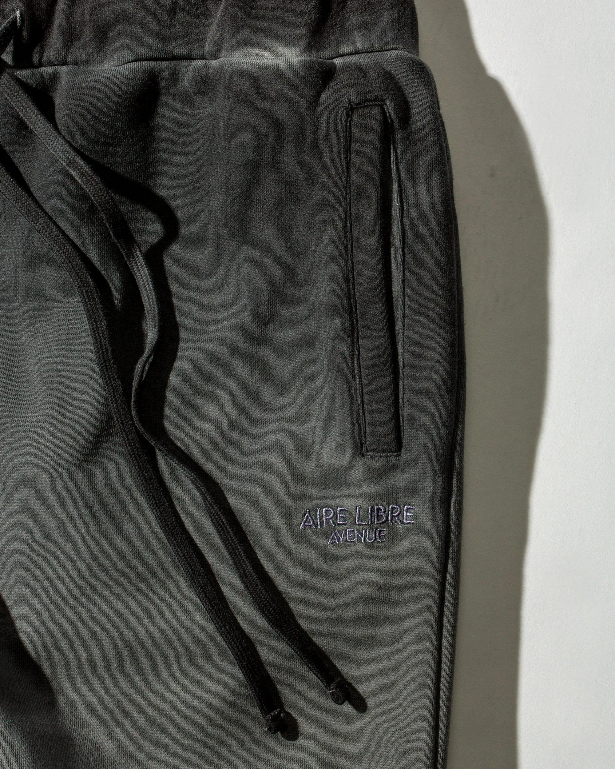 Bleach Spray Jogger - Black