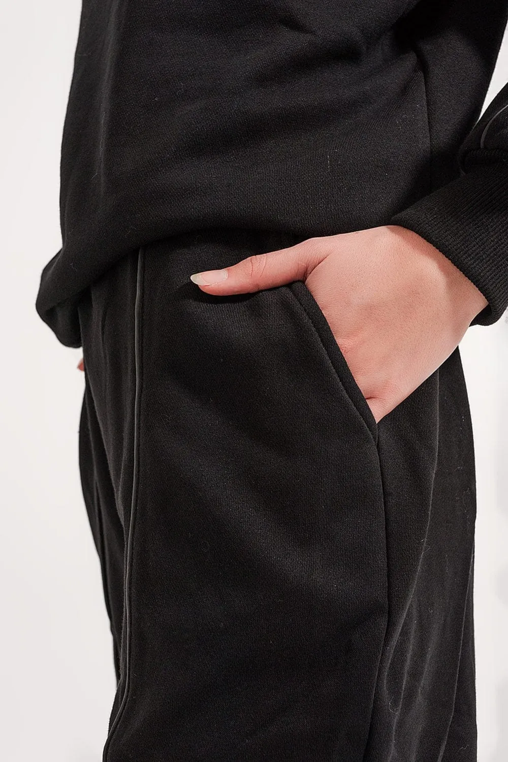 Joggers With Drawstring Waist And Front Seam In Black