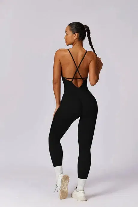 Lyselle – V-neckline – Refined activewear suit