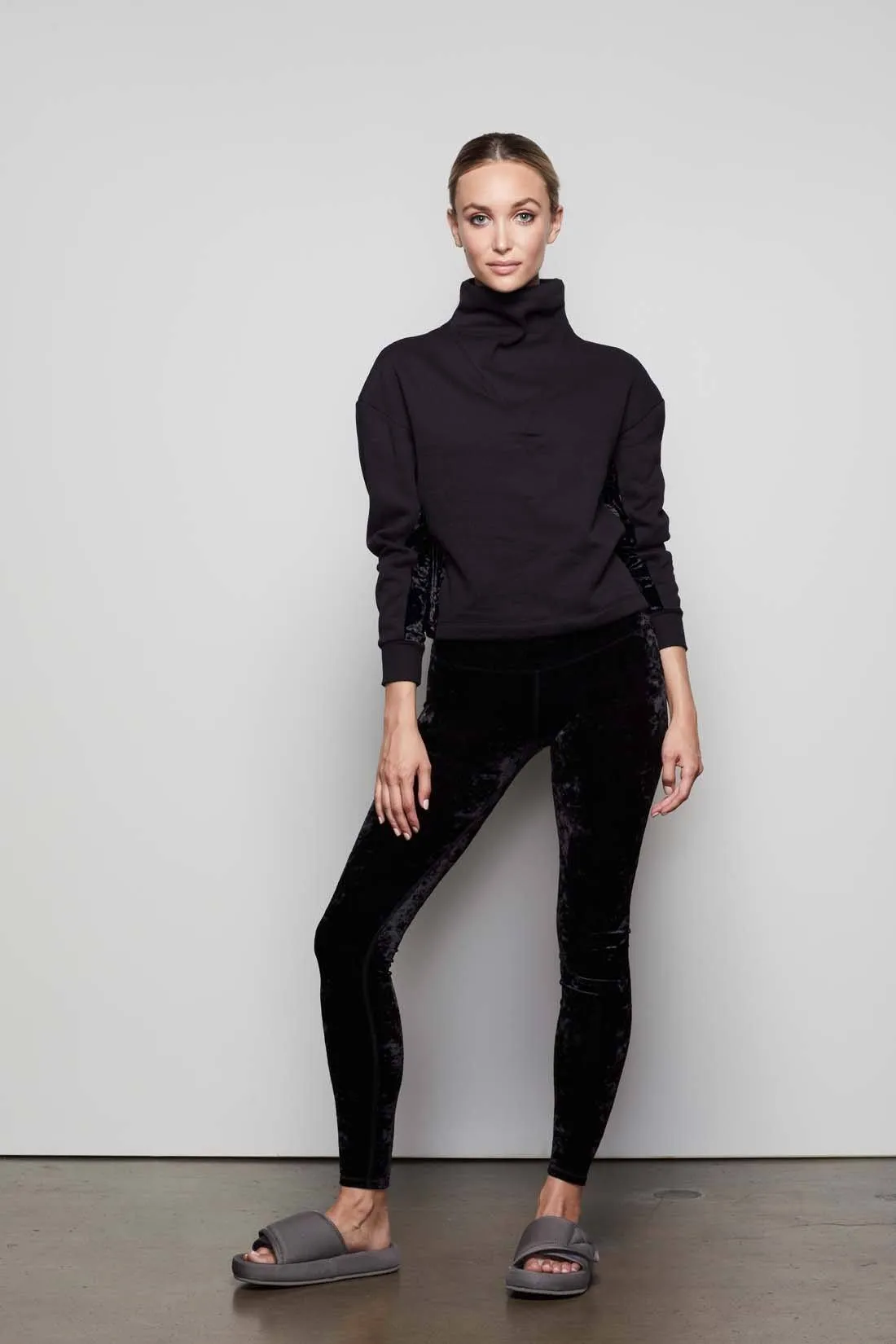 THE CRUSHING IT PULLOVER | BLACK001