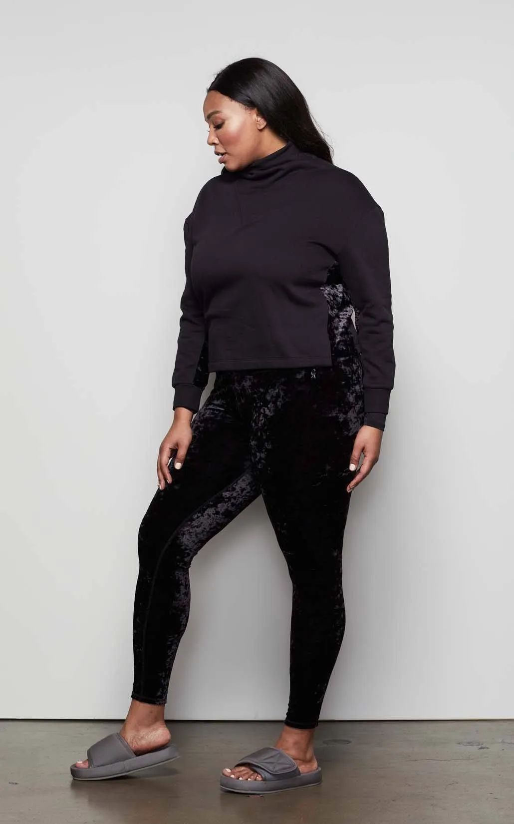 THE CRUSHING IT PULLOVER | BLACK001