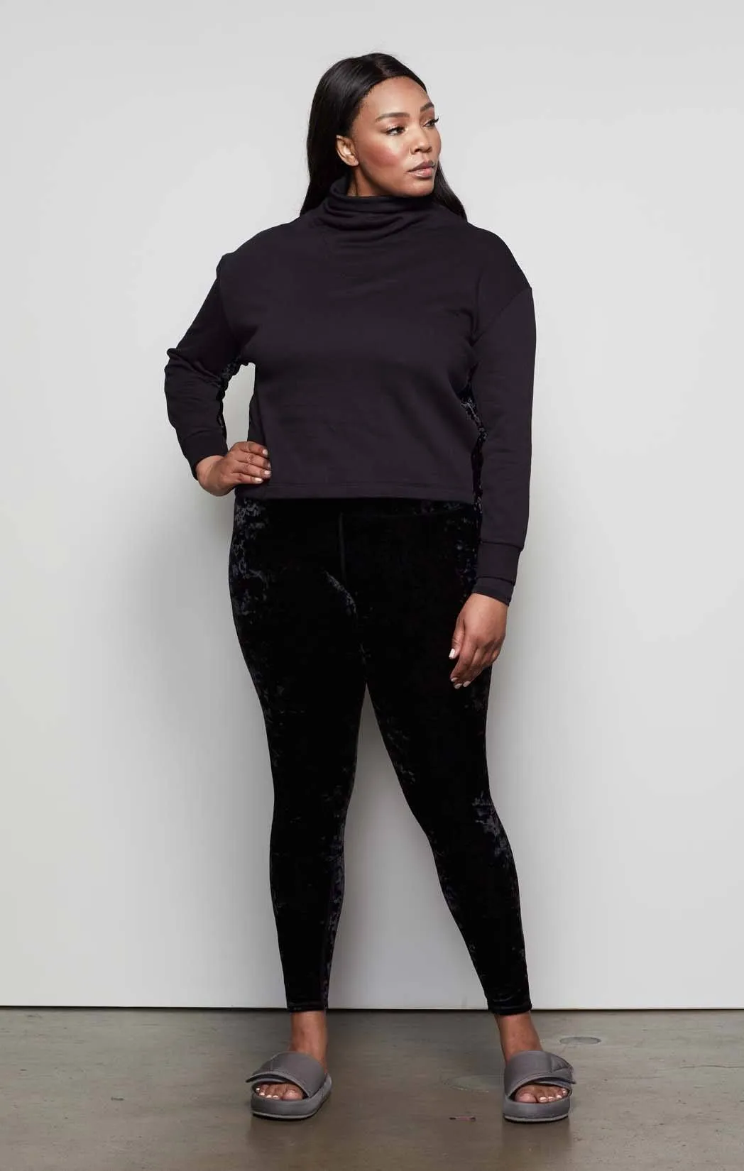 THE CRUSHING IT PULLOVER | BLACK001