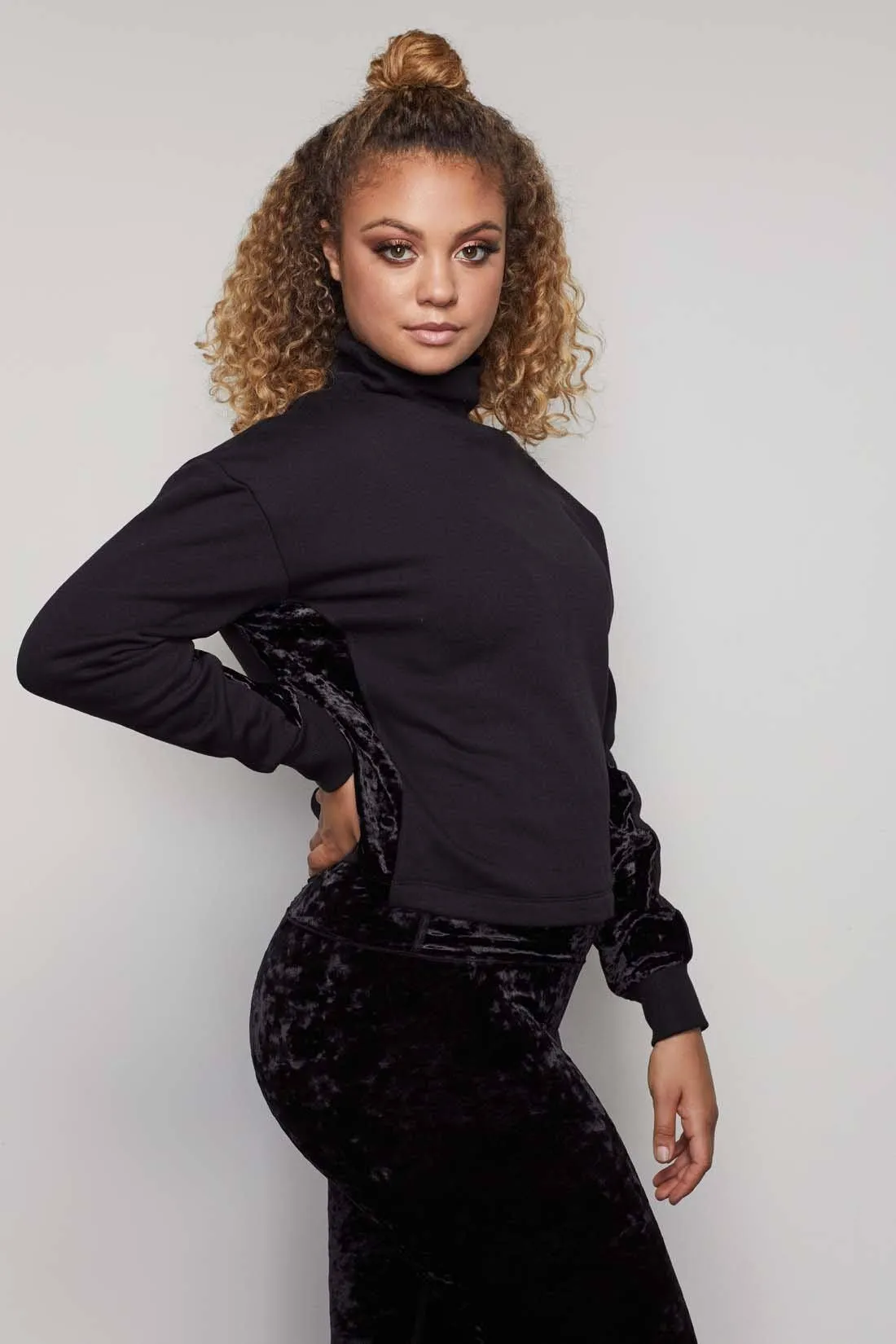 THE CRUSHING IT PULLOVER | BLACK001