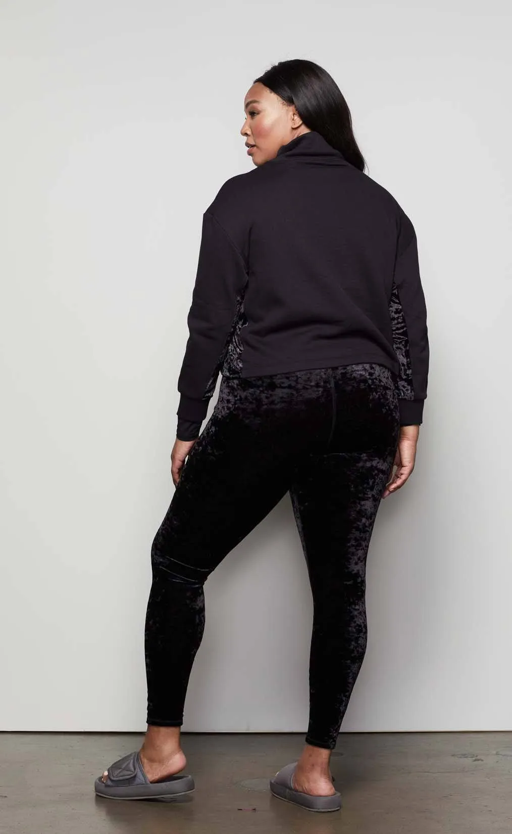 THE CRUSHING IT PULLOVER | BLACK001